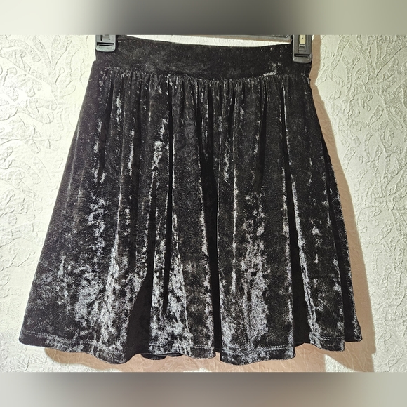 L'Amour Pocket Black Velvet Mini Skirt - Picture 10 of 10